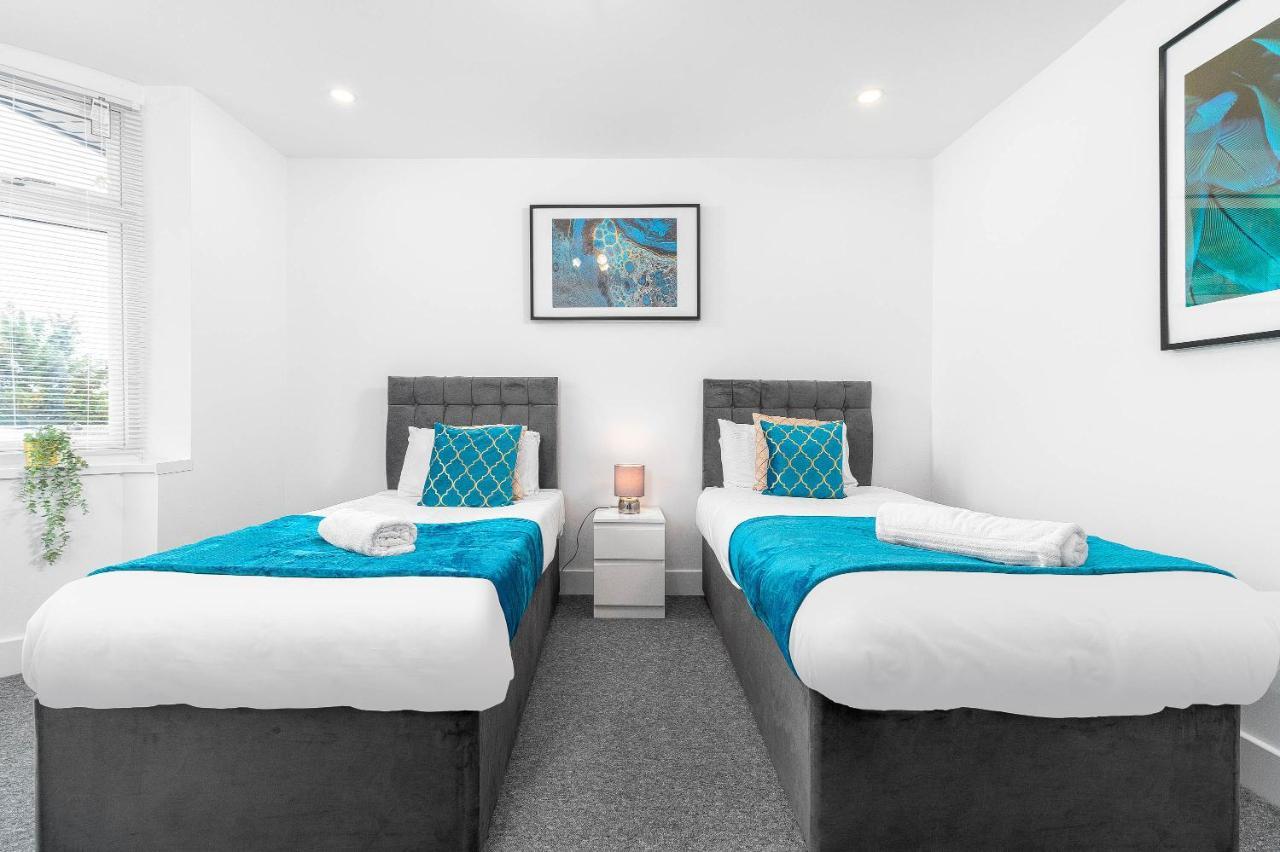 5 Bedroom House - 10 Guests - Multiple Off Street Parking - Garden - Smart Tv - Wifi - Contractors - Families - Groups Birmingham Exterior photo