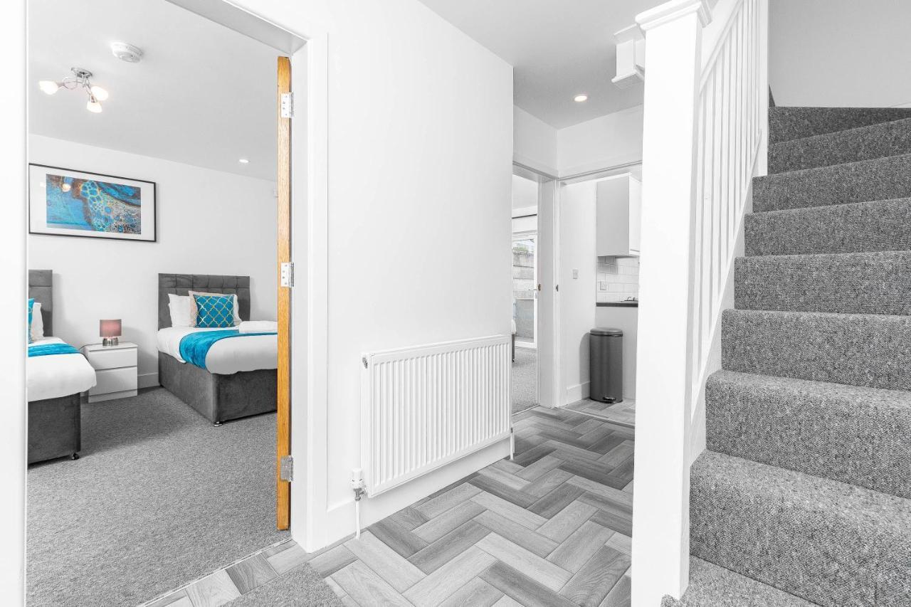5 Bedroom House - 10 Guests - Multiple Off Street Parking - Garden - Smart Tv - Wifi - Contractors - Families - Groups Birmingham Exterior photo